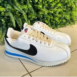 Tênis Nike Cortez Branco Azul e Preto - NC01 - LA CASA DO DROP