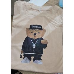 Camiseta Oversized Longa Urso - Bege - OT013 - LA CASA DO DROP