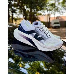 Tênis New Balance Fuelcell Rebel V4 Unissex - Bran... - LA CASA DO DROP