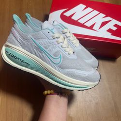Tênis Feminino NK ZoomX Vomero - Verde Claro - ZO... - LA CASA DO DROP