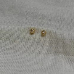 Brinco Ponto de Luz Esférico Banhad... - Livia Domênico Semijoias