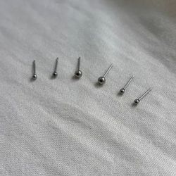 Trio de Brincos Bolinha Clássico em... - Livia Domênico Semijoias