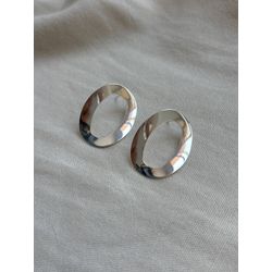 Brinco Oval Escultural Banhado em Prata 925 - B-26... - LDSEMIJOIAS