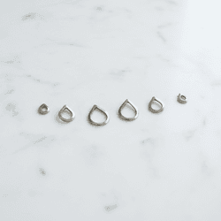 Trio de Brincos Gota Vazada em Aço ... - Livia Domênico Semijoias