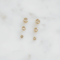 Trio de Brincos Ponto de Luz Banhad... - Livia Domênico Semijoias