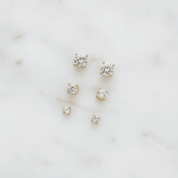 Trio de Brincos Ponto de Luz Banhad... - Livia Domênico Semijoias