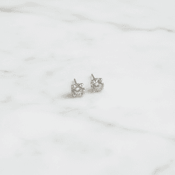 Brinco Solitário com Pedra Zircônia... - Livia Domênico Semijoias