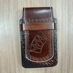 Porta Celular em Couro Entalhado 