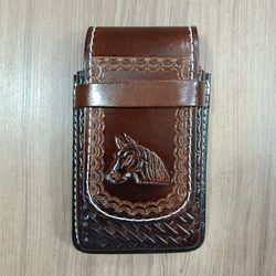 Porta Celular em Couro Entalhado 