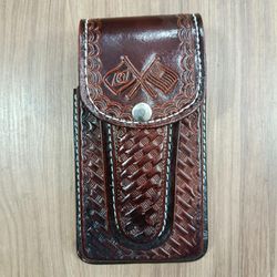 Porta Celular em Couro Entalhado 