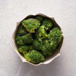 Brócolis no alho : 100_g - Leve Detox