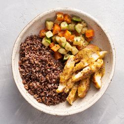 Frango dijon + Arroz 7 grãos + Cenoura e abobrinha... - Leve Detox