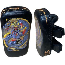 Aparador Soco e Chute Thai Pad Curvo Tailandes Sam... - LIMAFIGHTER
