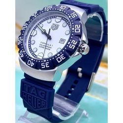 TAG SOLARGRAPH TODO AZUL FUNDO BRANCO FÓRMULA 1 LI... - GRINGA TOP MIL