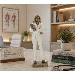 Escultura Decorativa Medica Em Resina Branco E Dou... - BARBIZAN DECORE