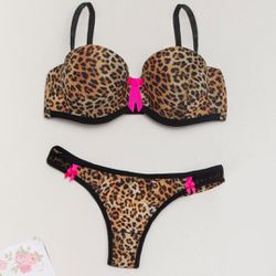 Conjunto tomara que caia. Calcinha fio.