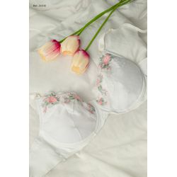 Sutiã com aro e sem bojo avulso.