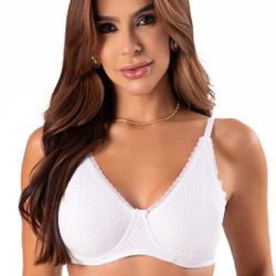 Conjunto com aro e sem bojo. Calcinha fio