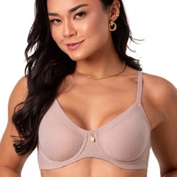 Conjunto com aro e sem bojo. Calcinha fio.