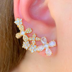 Brinco Ear Cuff Cravejado na Micro zircônia - B90... - Lojas das Revendedoras