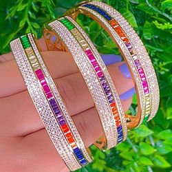 Bracelete Cravejado Com Detalhes Na Zircônia Color... - Lojas das Revendedoras