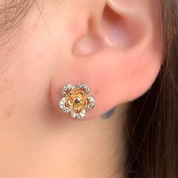 Brinco de flor trabalhado - B2974 - Lojas das Revendedoras