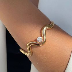 Bracelete ondulado com ponto de luz - P43 - Lojas das Revendedoras
