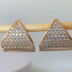 Brinco de argola triangular cravejado - B85324 - Lojas das Revendedoras