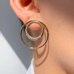 Brinco de argola dupla com detalhes em micro zircô... - Lojas das Revendedoras