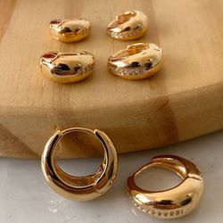 Trio de brincos lisos com detalhe em micro zircôni... - Lojas das Revendedoras