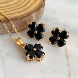 Conjunto de flor em zircônia preta - CON7208 - Lojas das Revendedoras