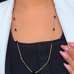 Colar alongado com detalhes pretos 60cm - C9000 - Lojas das Revendedoras