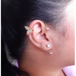Brinco Ear Cuff De Borboleta Com Ponto De Luz - B1... - Lojas das Revendedoras