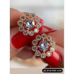Brinco Flor Cravejado Na Micro Zirconia - B7455 - Lojas das Revendedoras