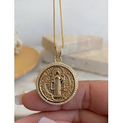 Colar medalha cravejada são bento - C9019 - Lojas das Revendedoras