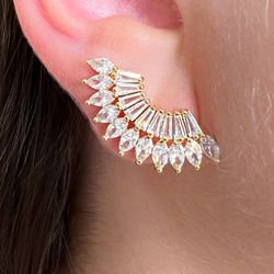 Brinco Ear Cuff Trabalhado Em Navetes - B9301 - Lojas das Revendedoras