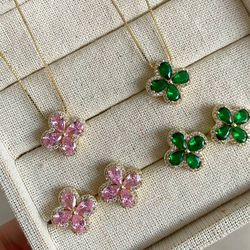 Conjunto Flor Cravejado na Zircônia - CON694 - Lojas das Revendedoras