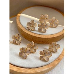 Brinco de flor cravejada - b8581 - Lojas das Revendedoras