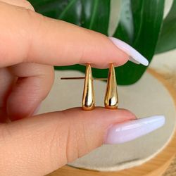 Brinco formato gota liso - B85577 - Lojas das Revendedoras