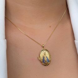 Colar relicário de Nossa Senhora com detalhes na ... - Lojas das Revendedoras