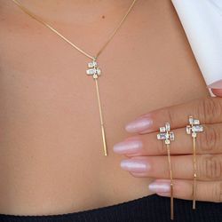 Conjunto longo com detalhes de pedras transparente... - Lojas das Revendedoras