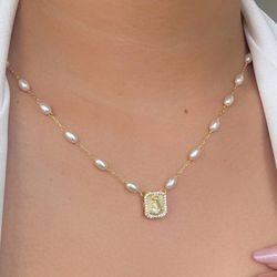 Colar de perola Nossa senhora cravejada - C15772 - Lojas das Revendedoras