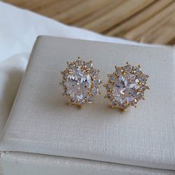 Brinco de zircônia oval cravejada - B85432 - Lojas das Revendedoras