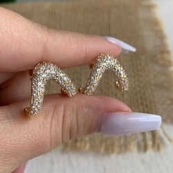 Brinco orgânico cravejado - B85548 - Lojas das Revendedoras