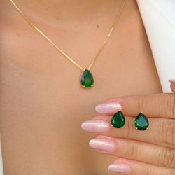 Conjunto formato gota na zircônia verde - CON752... - Lojas das Revendedoras