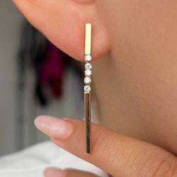 Brinco palito com zircônias - B85597 - Lojas das Revendedoras