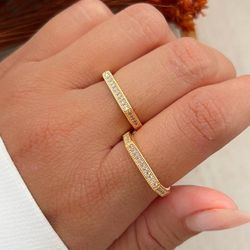 Anel quadrado trabalhado na zircônia (cada) - A9... - Lojas das Revendedoras