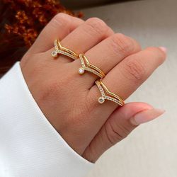 Anel V com Dois Aros e Pedras de Zircônia (cada) -... - Lojas das Revendedoras