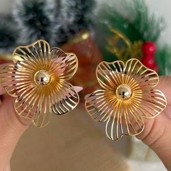 Brinco de flor orgânica vazado 2 EM 1 - B85599 - Lojas das Revendedoras