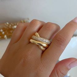 anel torcido com faixa lisa e outra cravejada de z... - Lojas das Revendedoras